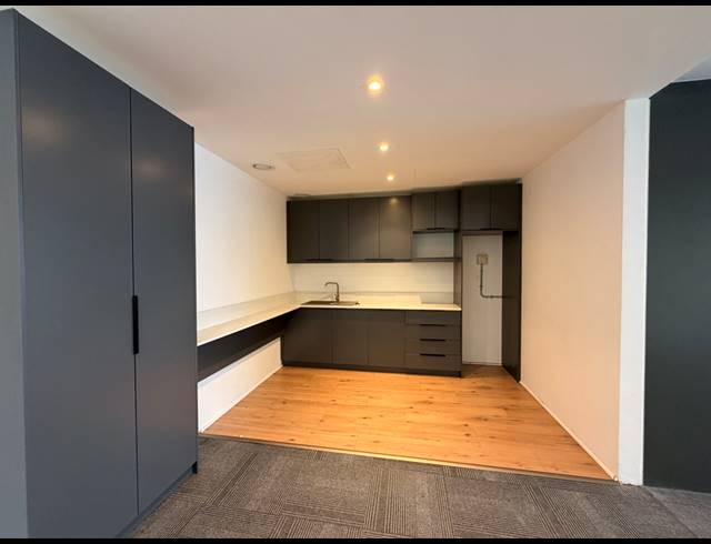 148M² OFFICE TO LET IN SEA POINT